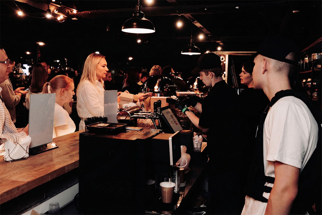 Обслуживание гостей