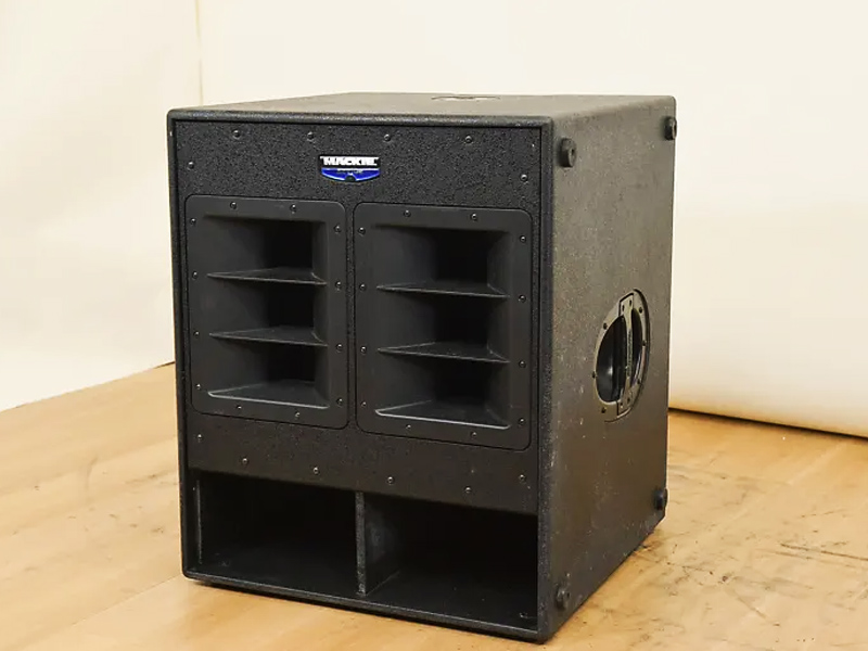 Активный сабвуфер Mackie SWA 1801, колонка НЧ