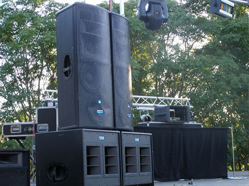 Активный сабвуфер Mackie SWA-1501, колонка НЧ