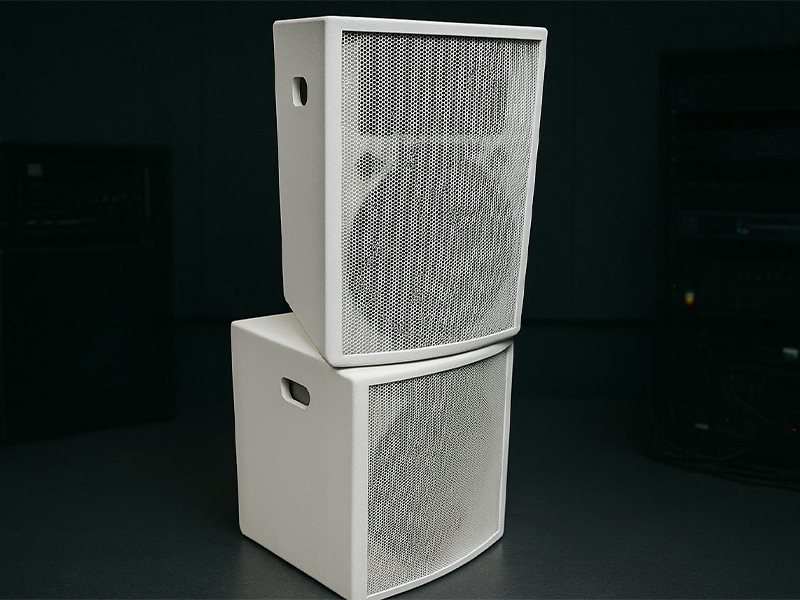 Белые колонки Turbosound в комплекте с субвуферами