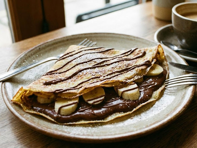 Блинчик с шоколадным кремом и бананом