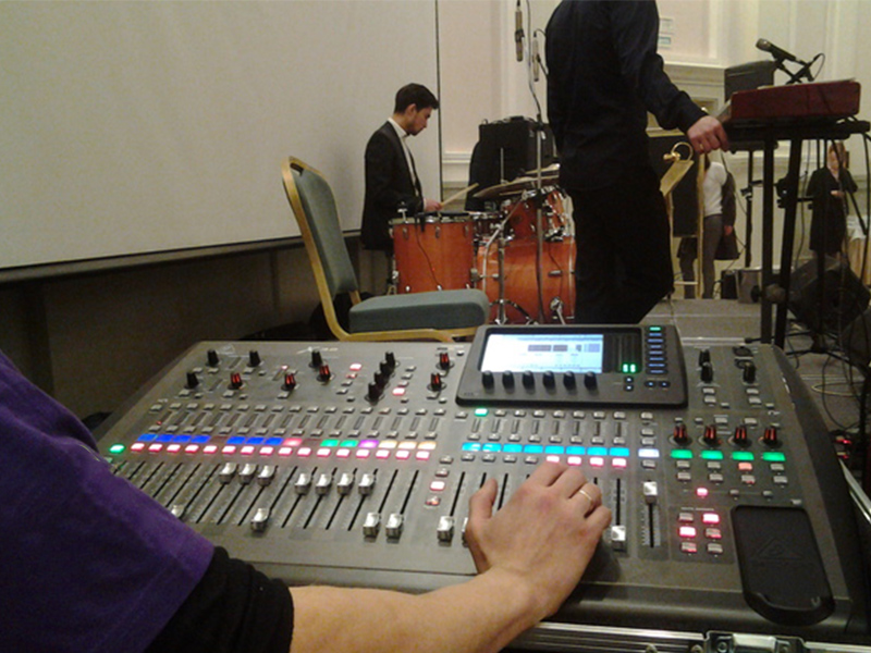 Цифровой микшерный пульт Behringer X-32