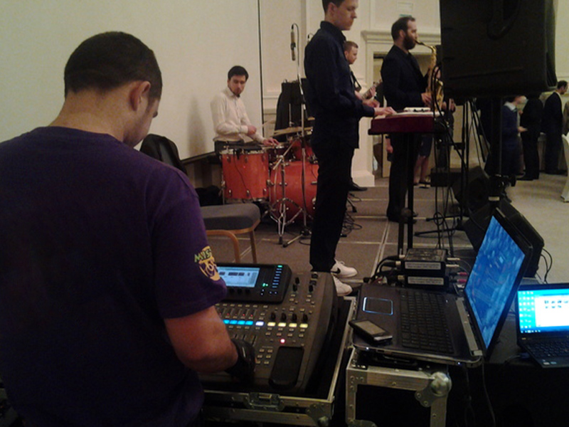 Цифровой микшерный пульт Behringer X-32