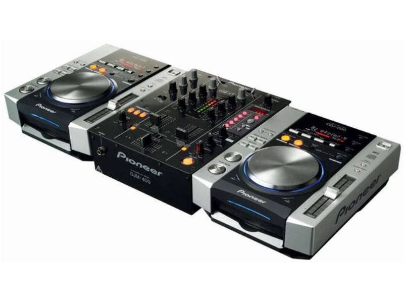 Ди-джейские сд-проигрыватели PIONEER CDJ-200
