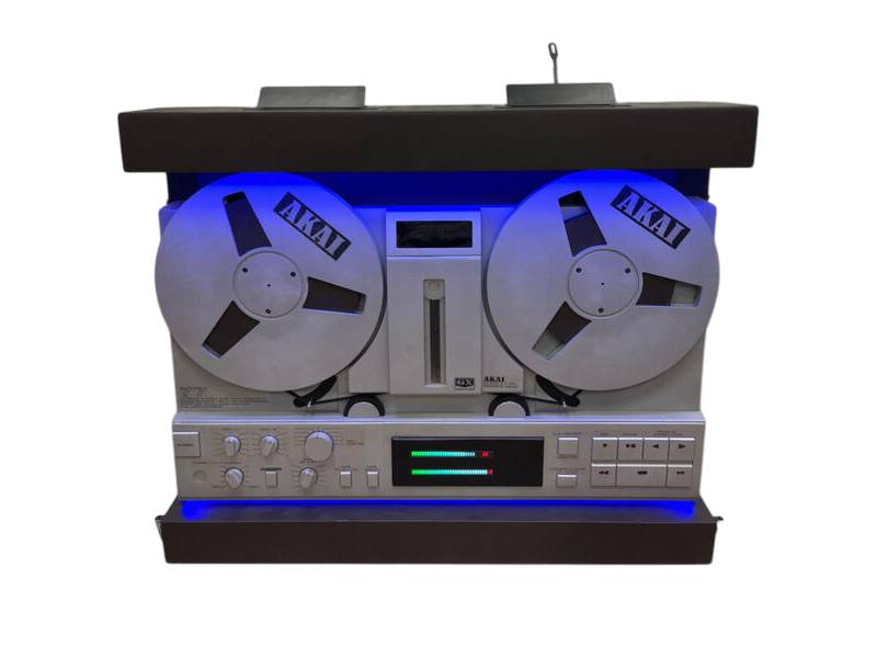 DJ-стол в виде магнитофона AKAI GX-77