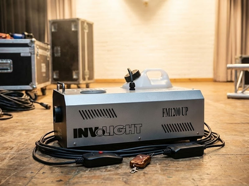 Дым-машина вертикального выброса дыма Involight FM1200UP