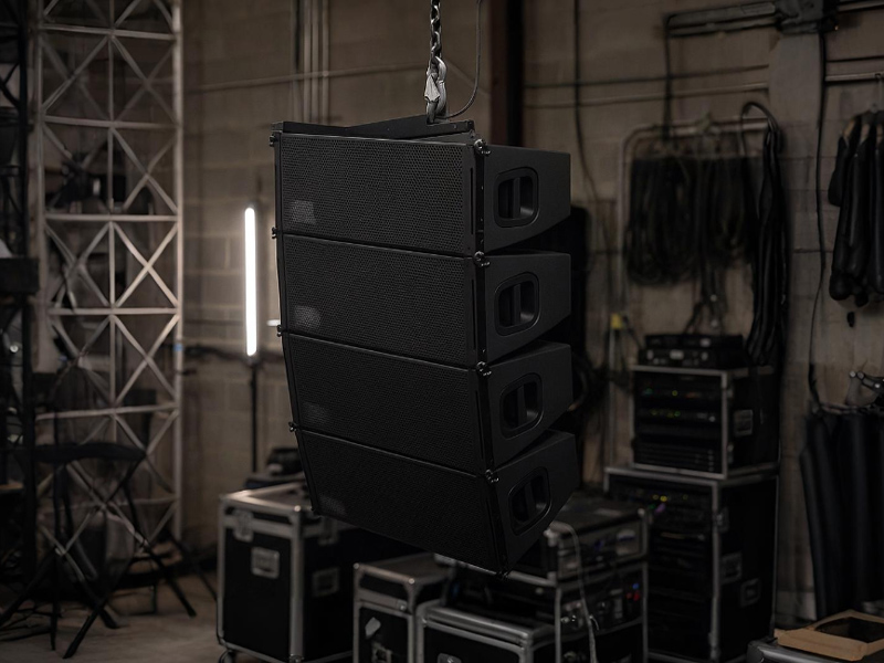 Элемент линейного массива d&b audiotechnik v8