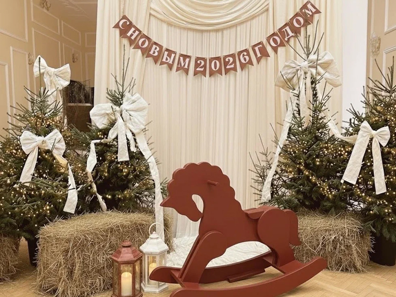 Фотозона новогодняя - Деревянный конь Фотозона новогодняя - Деревянный конь