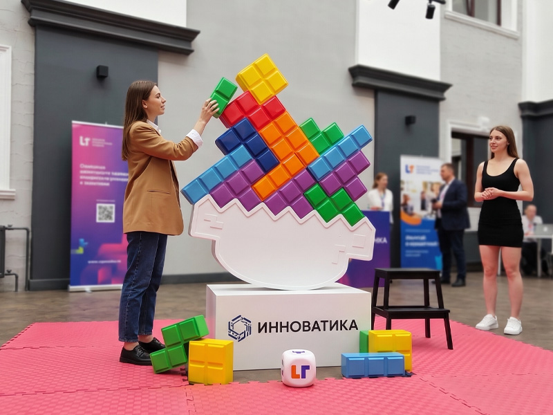 Гигантская Дженга «Тетрис‑Башня» — вид 2