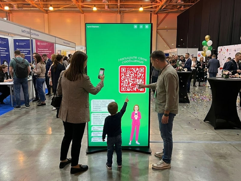 Интерактивный экран для сообщений от гостей