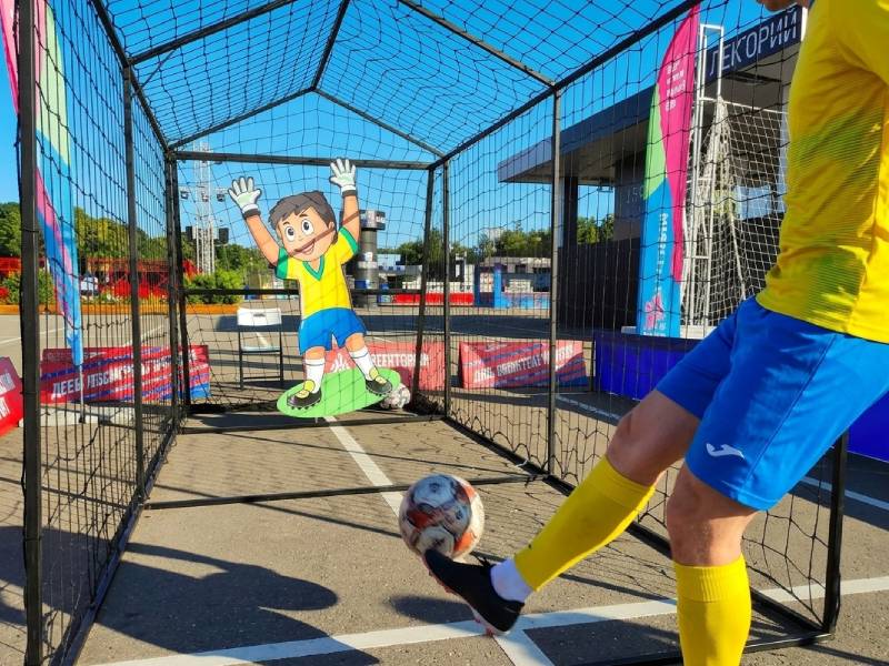 Точный гол «Крутящийся Футболист»