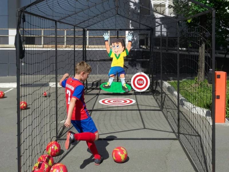 Точный гол «Крутящийся Футболист»