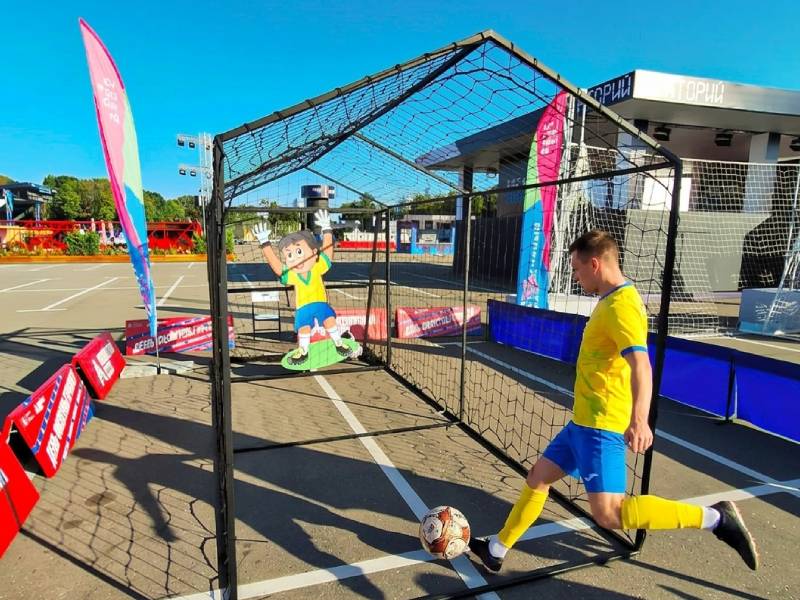 Точный гол «Крутящийся Футболист»