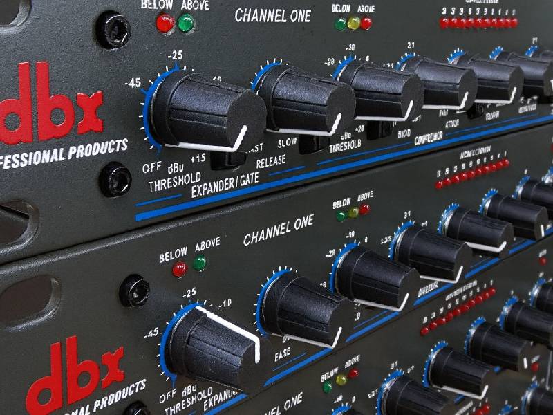 Компрессор-лимитер-гейт DBX 166 XL