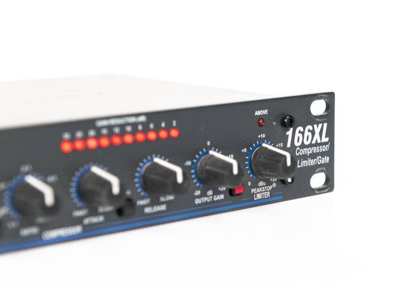 Компрессор-лимитер-гейт DBX 166 XL