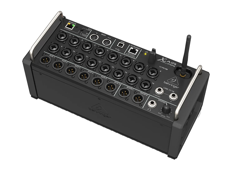 Микшер Behringer XR18