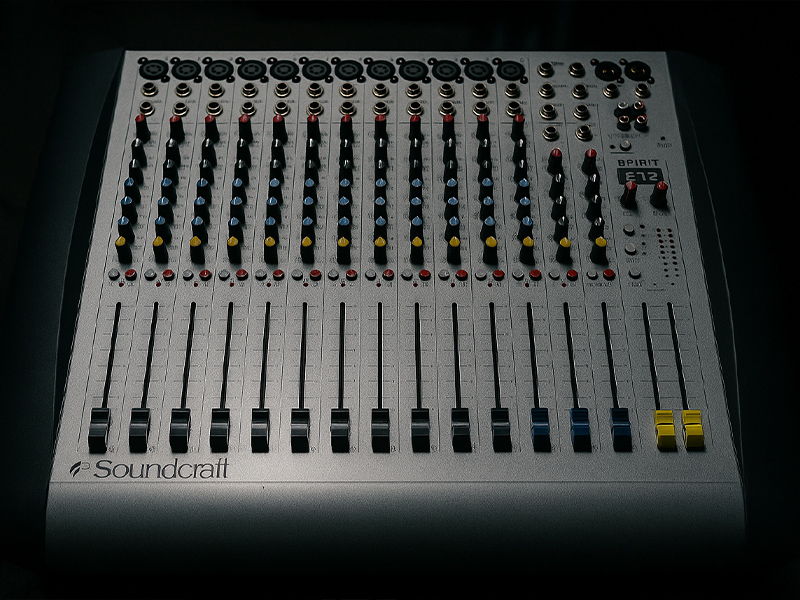 Микшер Soundcraft Spirit E12