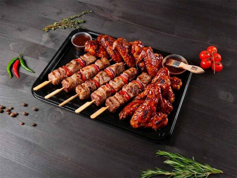 Набор брошет из свиной шейки и куриные крылья BBQ  — вид 2