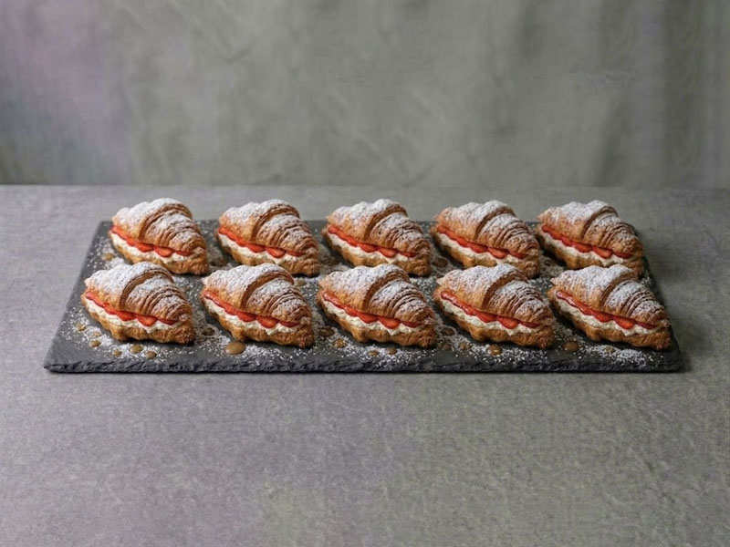 Набор круассанов с клубникой и рикоттой — вид 2