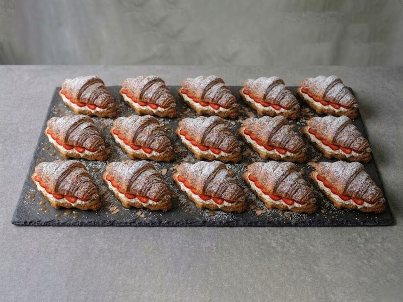 Набор круассанов с клубникой и рикоттой — вид 3