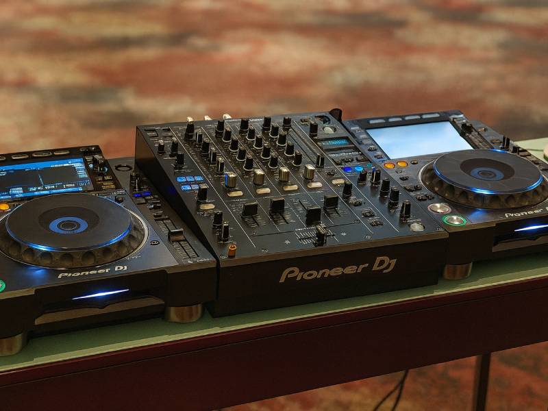 Pioneer CDJ-2000, 2 СД-проигрывателя для ди-джеев