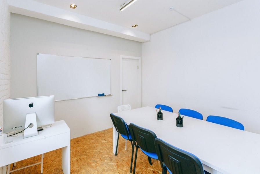 Светлая переговорная Room 1 в центре Москвы, рядом с метро Чеховская — фото 3