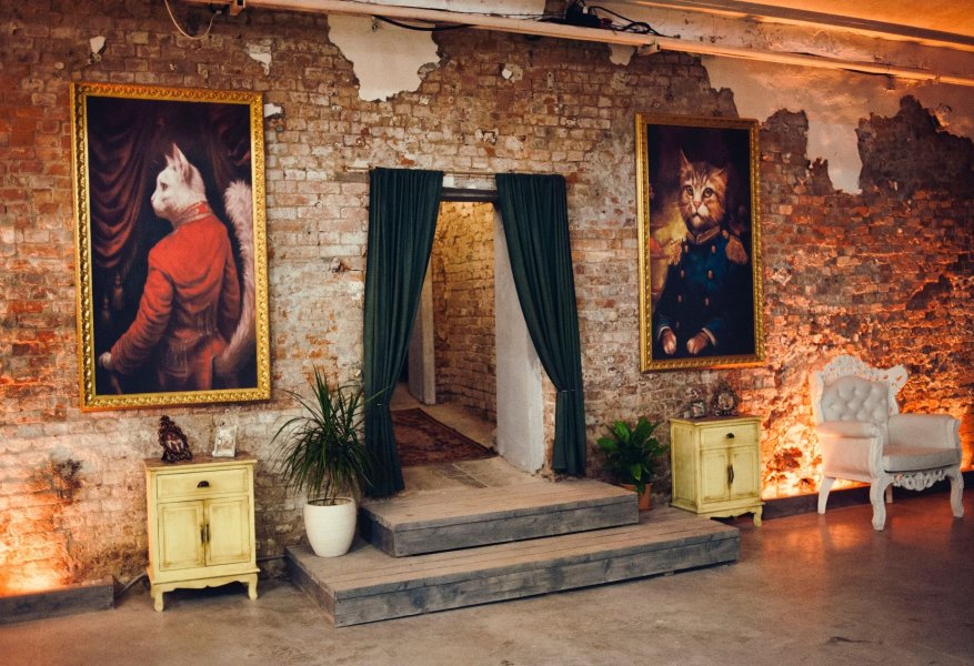 Дворцовое пространство ROYAL, наполненное светом и отсылками к королевскому шику — фото 6