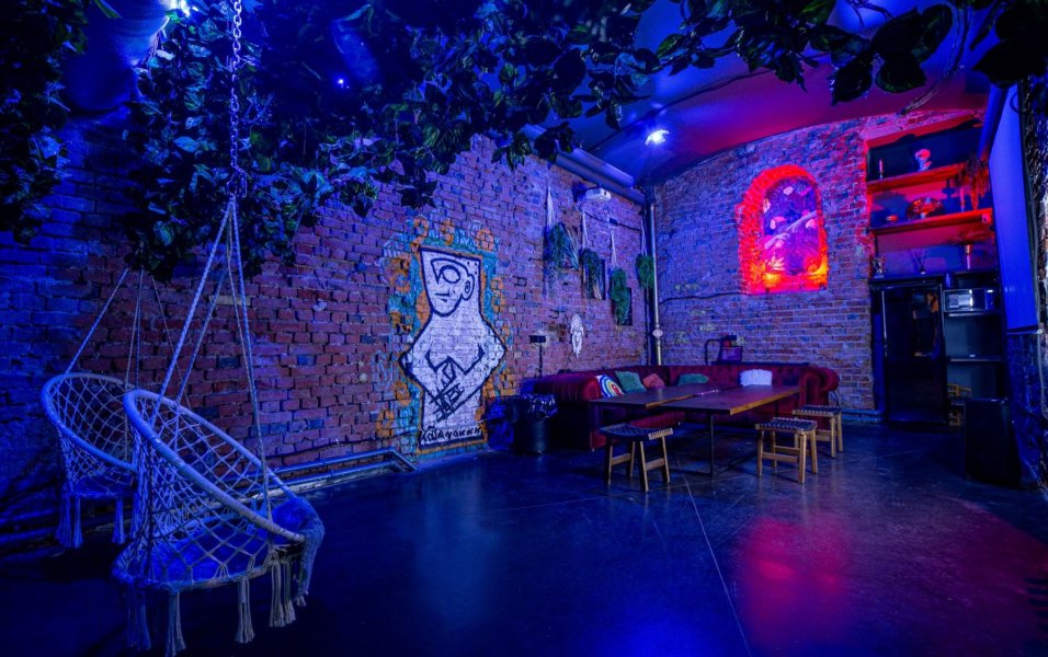 Boho Loft - дизайнерский стильный лофт с картинами и зеленой зоной на Бауманской — фото 1