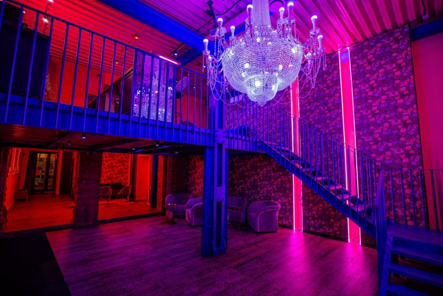 Candy Loft - двухэтажный лофт в ярких тонах с большими окнами на Бауманской — фото 2