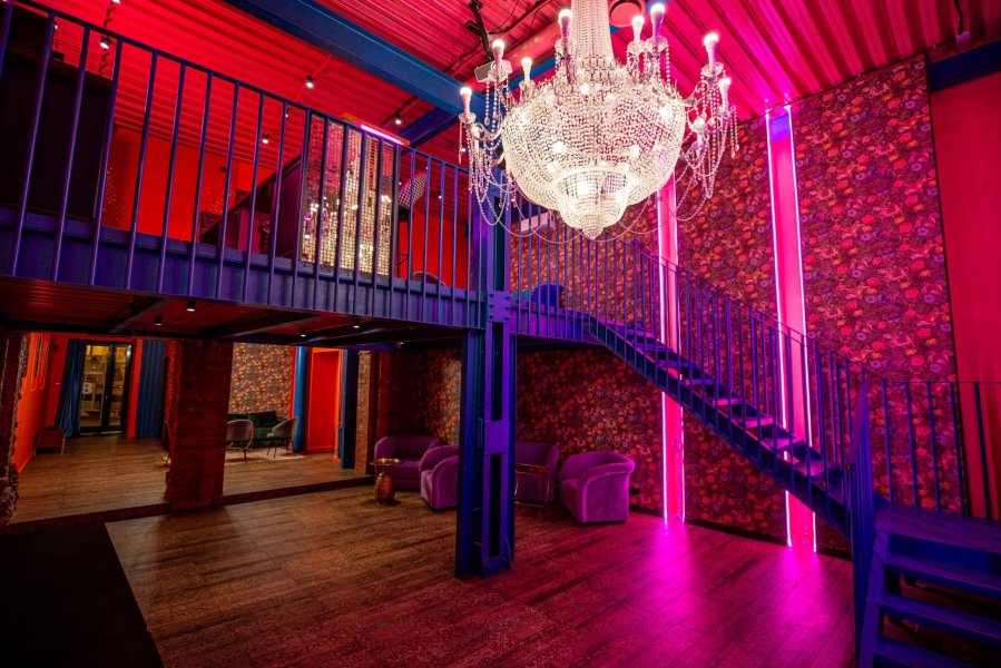 Candy Loft - двухэтажный лофт в ярких тонах с большими окнами на Бауманской — фото 3