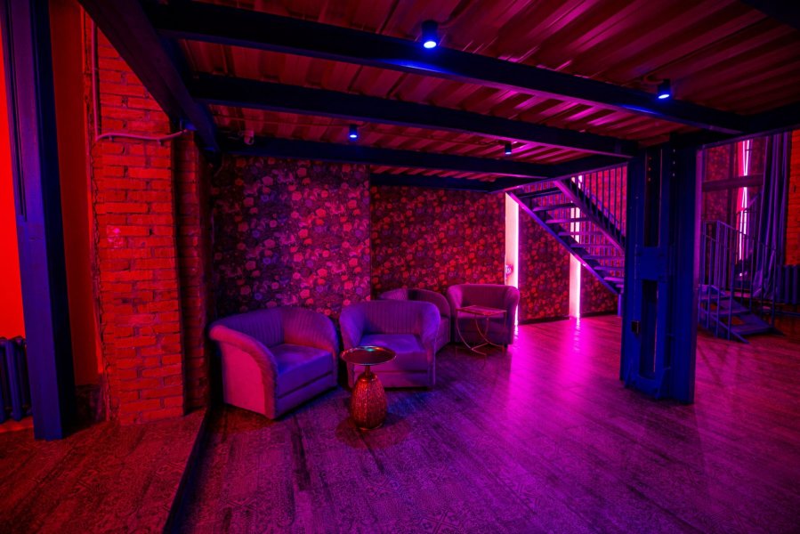 Candy Loft - двухэтажный лофт в ярких тонах с большими окнами на Бауманской — фото 6