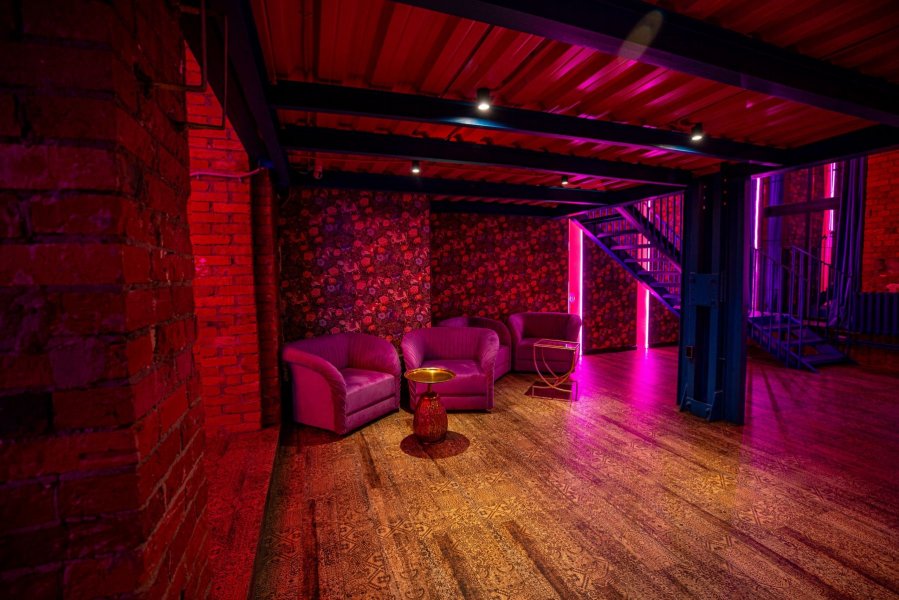 Candy Loft - двухэтажный лофт в ярких тонах с большими окнами на Бауманской — фото 7