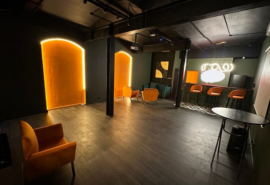 Karma Loft - классическое сочетание темных тонов и кирпича лофта на Бауманской — фото 1