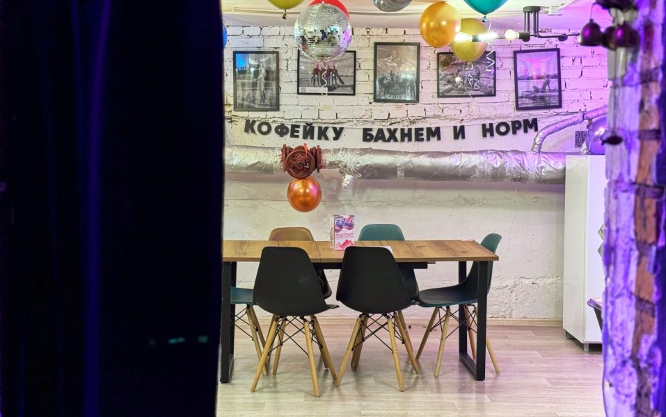 Классический лофт Кухня Acаdеmia Аntikino с двумя комнатами в центре Москвы — фото 1