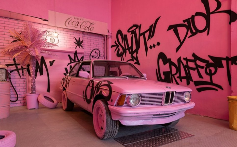 Pink Photo Studio, Зал TOMMY - неповторимый лофт с розовой машиной — фото 1