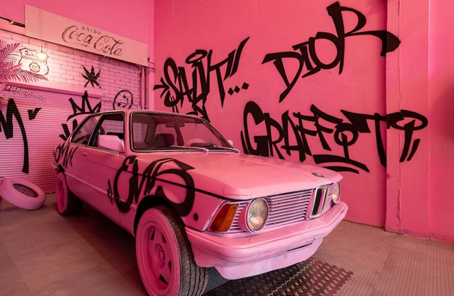 Pink Photo Studio, Зал TOMMY - неповторимый лофт с розовой машиной — фото 2