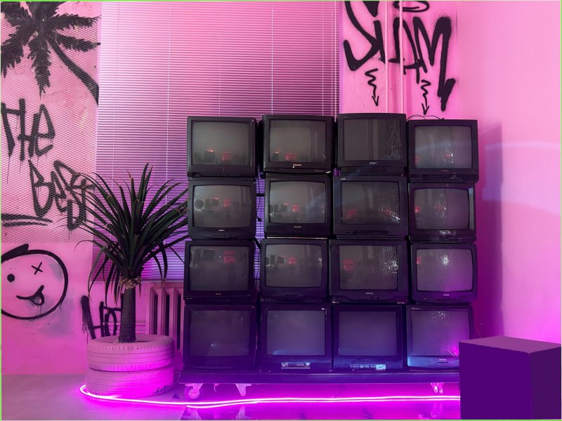 Pink Photo Studio, Зал TOMMY - неповторимый лофт с розовой машиной — фото 3