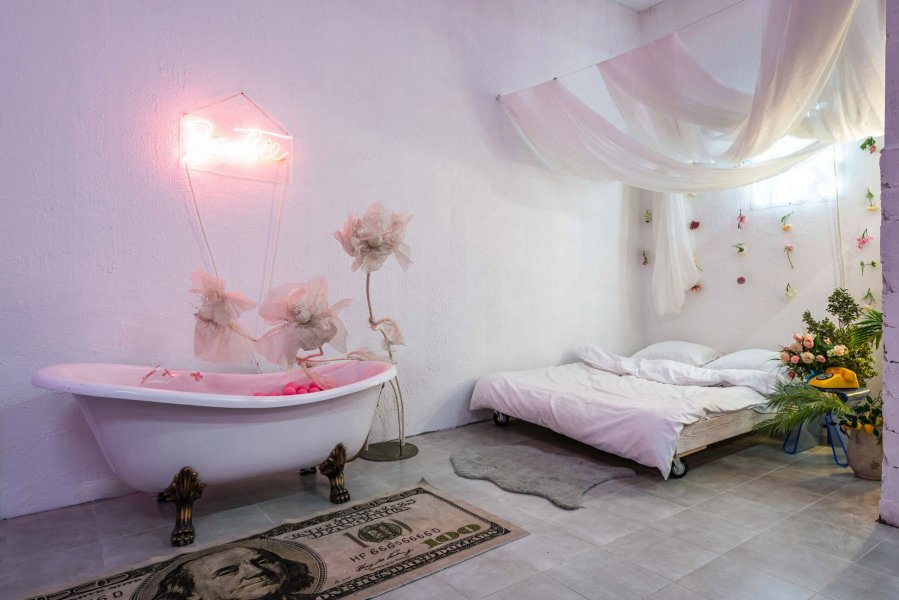 Pink Photo Studio, Зал TOMMY - неповторимый лофт с розовой машиной — фото 5