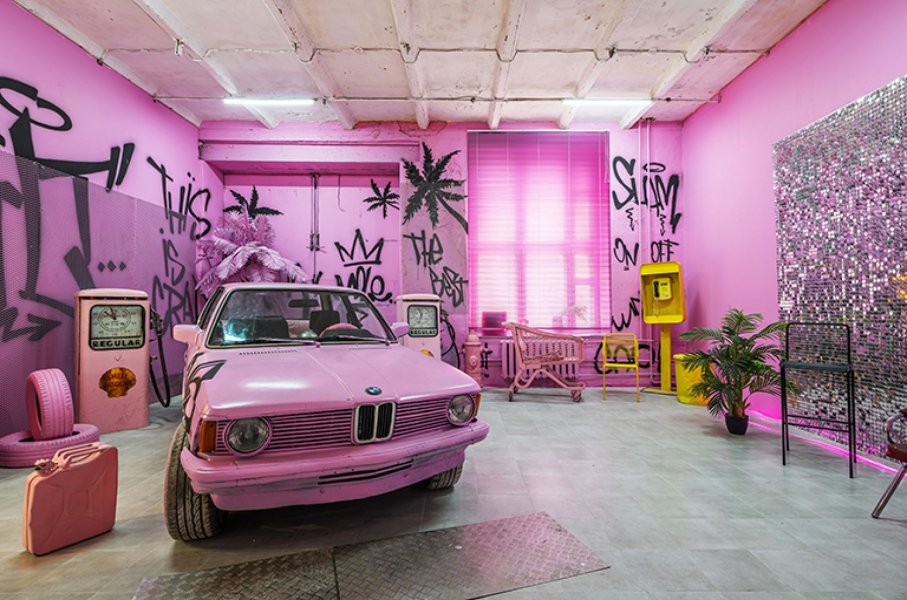 Pink Photo Studio, Зал TOMMY - неповторимый лофт с розовой машиной — фото 8