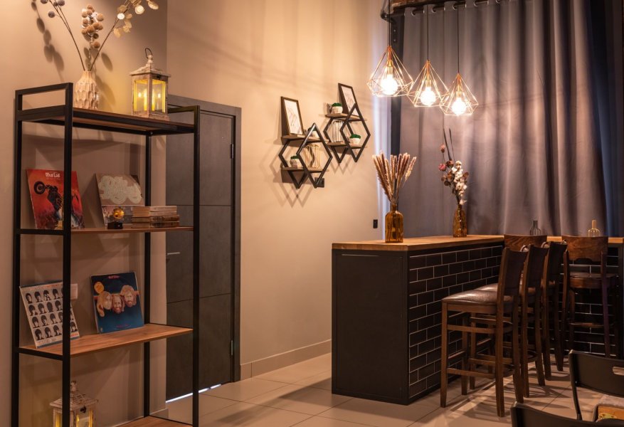 River.Loft - зал в светлых тонах с видом на набережную Москвы-реки на Тульской — фото 5