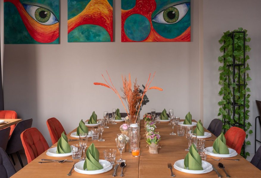 River.Loft - зал в светлых тонах с видом на набережную Москвы-реки на Тульской — фото 6