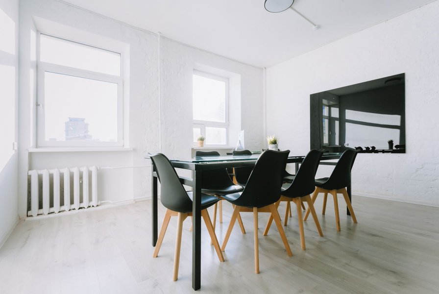 Светлая переговорная Room 10 в центре Москвы, рядом с метро Чеховская — фото 6