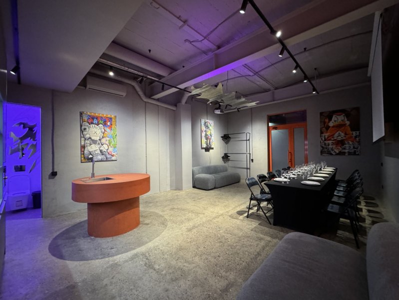 Solo Loft - небольшой зал в современном стиле и нейтральных тонах на Бауманской — фото 4