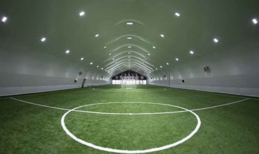 Закрытое футбольное поле в СДК SportVille — фото 1