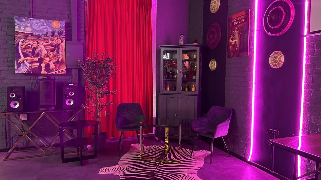 Vida Loft - современная и яркая неоновая площадка в контрастных тонах на Бауманской — фото 7