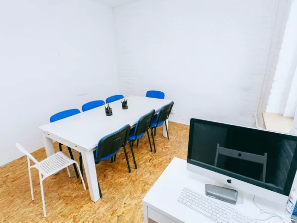 Светлая переговорная Room 1 в центре Москвы, рядом с метро Чеховская — фото 4