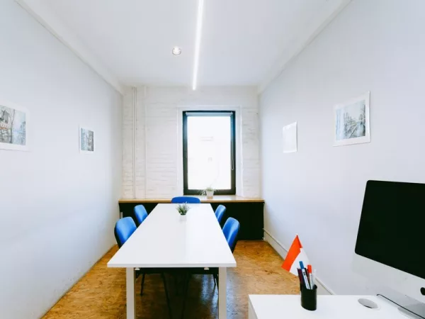 Светлая переговорная Room 4 в центре Москвы, рядом с метро Чеховская — фото 2