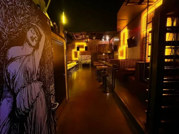 Ночной клуб и бар Crazy Loft в самом центре Москвы (м. Театральная) — фото 1