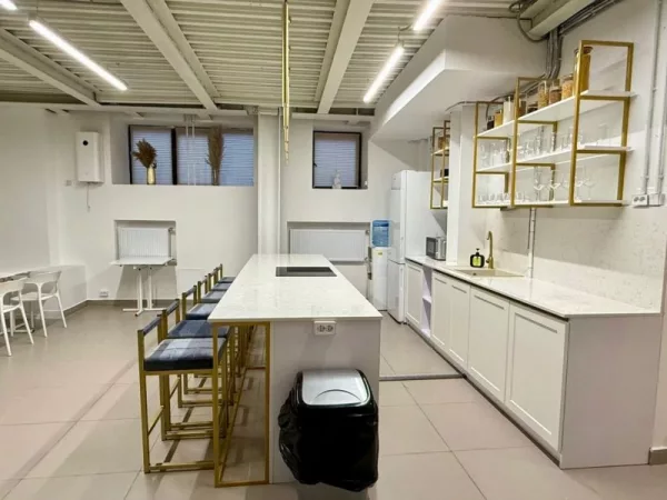 Get Loft - Золотой зал в светлых тонах с кухней-островком у м. Бауманская — фото 3