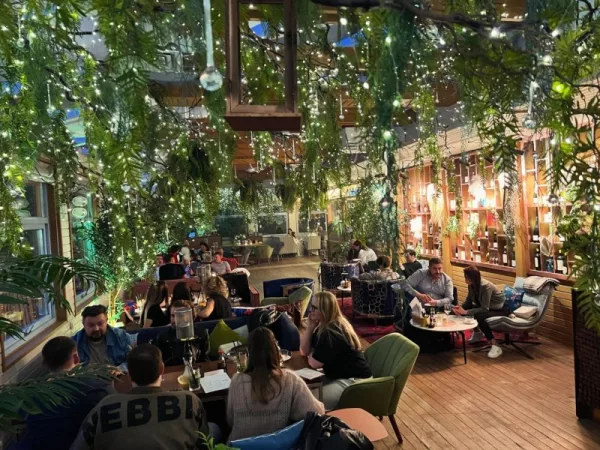 Уютный кальян-бар Blush Lounge с авторской кухней и круглогодичной верандой — фото 2